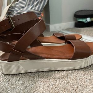 mia sandals size 8 hardly worn.